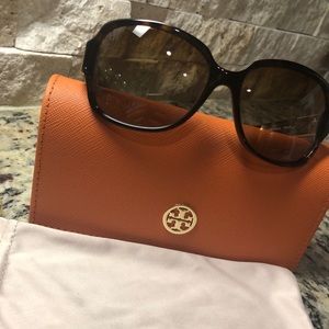 😊😊Tory Burch Polarized Sunglasses